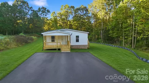 189 Village Point Dr, Statesville, NC 28625