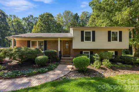 2130 Greenleaf Dr, Gastonia, NC 28054