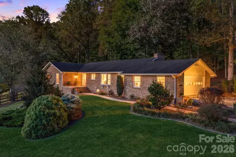 165 Horizon View Dr, Horse Shoe, NC 28742
