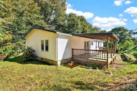 1685 Arbuckle Rd, Burnsville, NC 28714