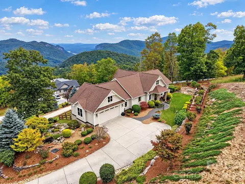 57 Mountainaire Ct, Hendersonville, NC 28792