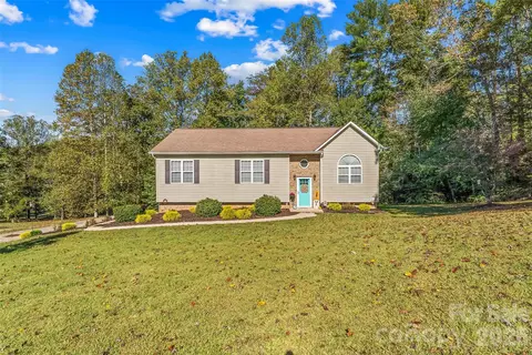 3105 Lyndhurst Dr, Lenoir, NC 28645