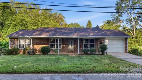 807 N Oakland St, Dallas, NC 28034