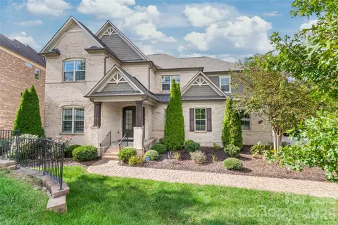 5624 Five Knolls Dr, Charlotte, NC 28226