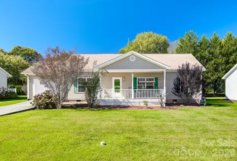 95 Beechnut Dr, Hendersonville, NC 28739