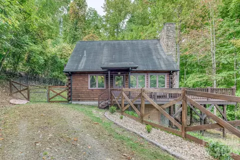 610 Amber Dr, Bakersville, NC 28705