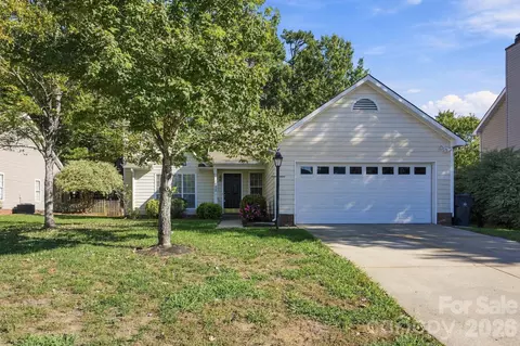 4000 Huntmeadow Dr, Charlotte, NC 28269