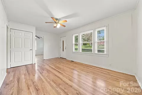 Living - 110 Brookside Ln, Morganton, NC 28655 photo 2 of 4
