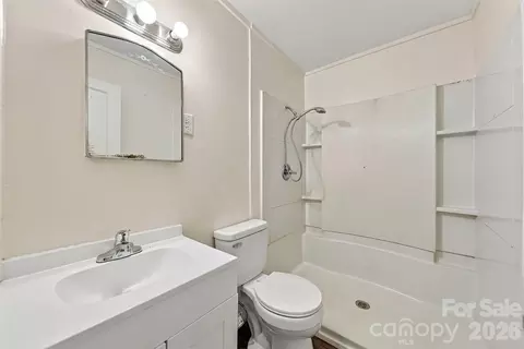 Bath - 110 Brookside Ln, Morganton, NC 28655 photo 1 of 1