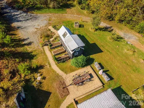 411 Magnolia Ln, Marshall, NC 28753 photo 3
