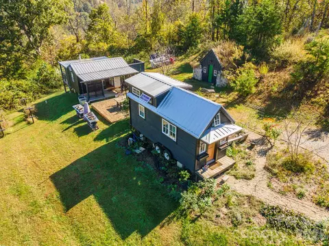 411 Magnolia Ln, Marshall, NC 28753 photo 4