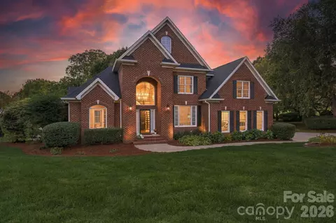 105 Kings Crest Dr, Mooresville, NC 28117