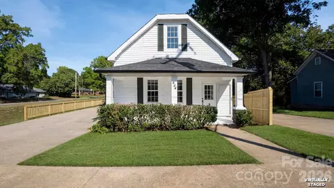 604 Oak St, Mooresville, NC 28115