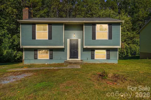 1010 Glenfiddich Dr, Charlotte, NC 28215