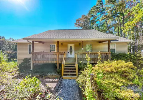 3 Edna Oaks Rd, Hendersonville, NC 28792