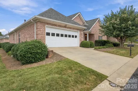 3131 9th Street Ne 26 Dr NE #26, Hickory, NC 28601