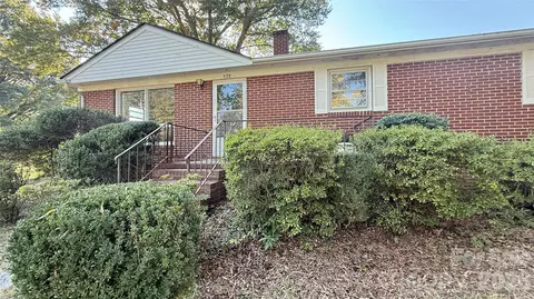 928 Beaumont Ave, Greensboro, NC 27401