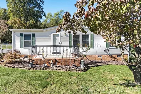 111 Mountain Brook Dr, Bessemer City, NC 28016