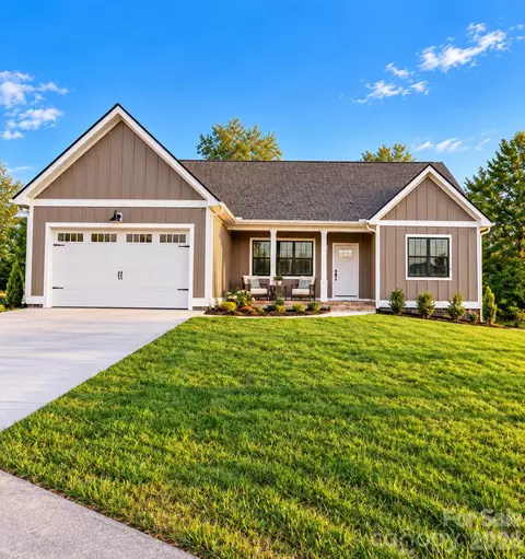 14 Olde Oak Ct, Hendersonville, NC 28792