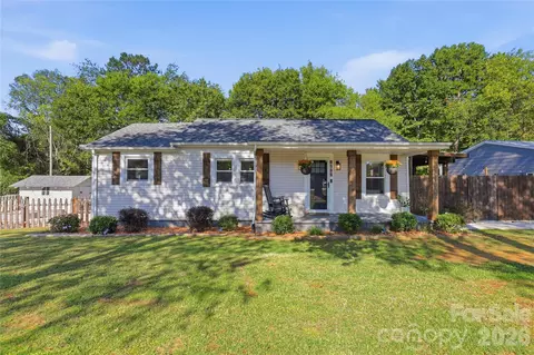 1825 Mollys Backbone Rd, Sherrills Ford, NC 28673
