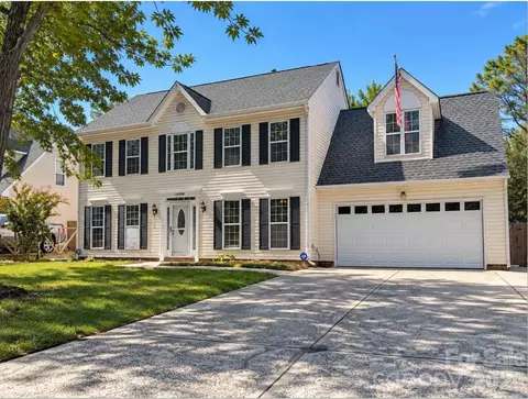 10008 Wild Dogwood Ct, Charlotte, NC 28273
