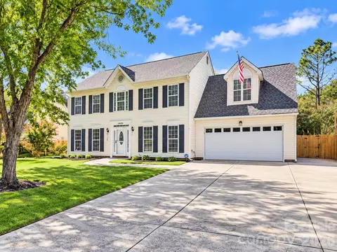 10008 Wild Dogwood Ct, Charlotte, NC 28273