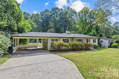 2538 Arnold E Dr E, Charlotte, NC 28205