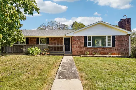 28 Highland St, Weaverville, NC 28787