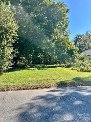 1405 7th St, Statesville, NC 28677