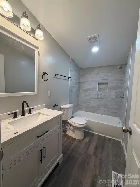 Bath - 282 Dixon Rd, Lancaster, SC 29720 photo 2 of 4