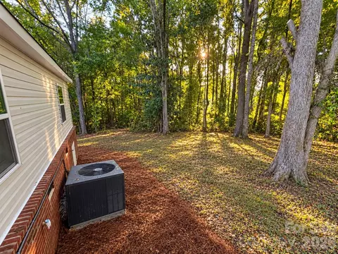Exterior - 282 Dixon Rd, Lancaster, SC 29720 photo 3 of 4