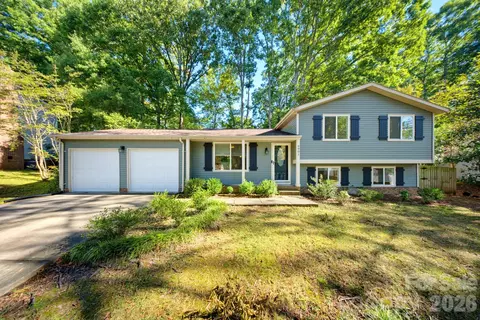 6901 Rollingridge Dr, Charlotte, NC 28211