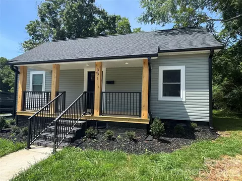 331 E Lowrance Ave, Mooresville, NC 28115