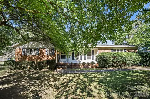 402 Sunset Cir, Dallas, NC 28034