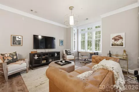 2810 Selwyn 210 Ave #210, Charlotte, NC 28209