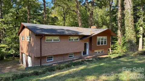 350 Waycross Dr, Charlotte, NC 28214