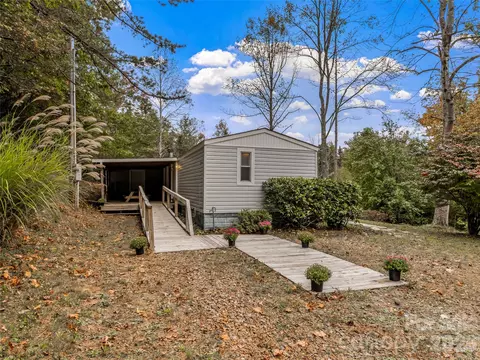 50 Wild Iris Dr, Burnsville, NC 28714