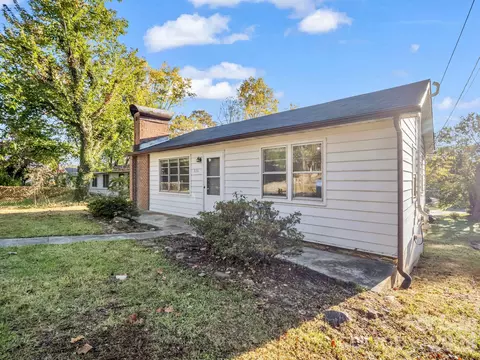 824 Willow Rd, Hendersonville, NC 28739