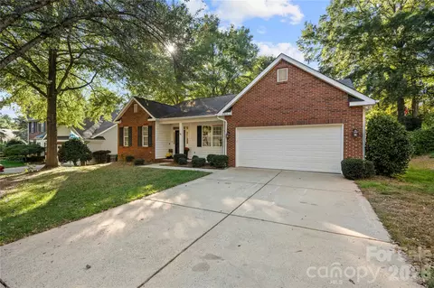 8913 Arbor Grove Ln, Charlotte, NC 28277