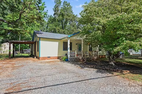 3917 Lake Rd, Charlotte, NC 28269