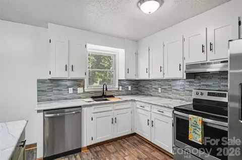 3917 Lake Rd, Charlotte, NC 28269