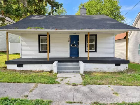 930 4th St, Statesville, NC 28677