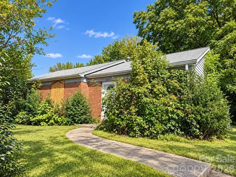 2636 Dalecrest Dr, Charlotte, NC 28269
