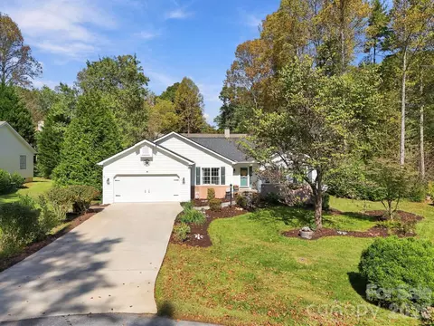 6 Pebble Beach Ct, Etowah, NC 28729