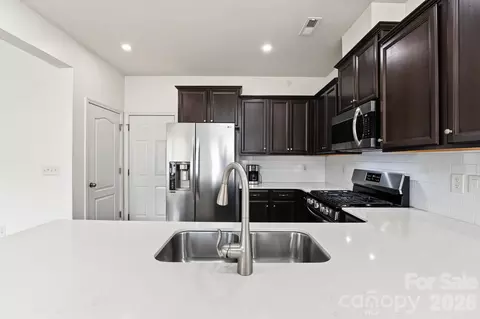 Kitchen - 1122 Loggerhead Dr, Lancaster, SC 29720 photo 2 of 4