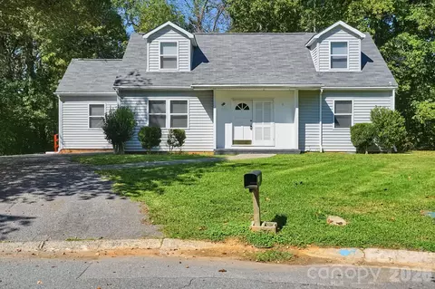 5111 Belcamp Ln, Charlotte, NC 28215