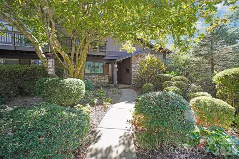 82 Laurelwood W Cir W, Hendersonville, NC 28791