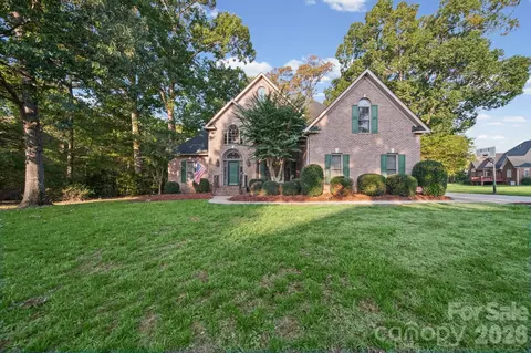 1221 Rittenhouse Ln, Rock Hill, SC 29732