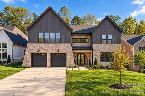221 Smithfield Dr, Charlotte, NC 28270