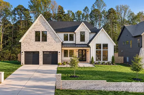 215 Smithfield Dr, Charlotte, NC 28270